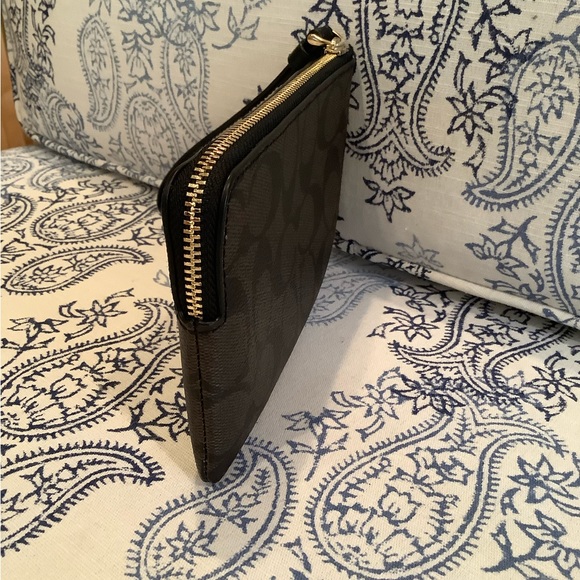 Coach Corner Zip Wristlet Clutch Signature Brown Pouch Zip Around NWT - Picture 3 of 6